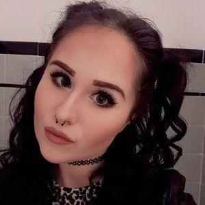 Meet your Posher, Courtney